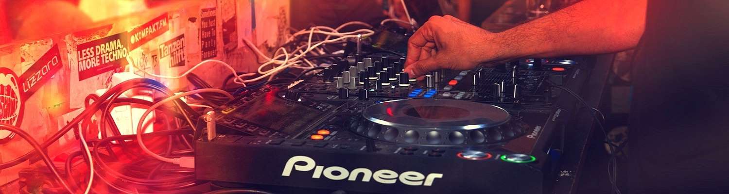 English DJ French Riviera, Provence / Simon Hale - Private Party DJ - St-Tropez, Cannes, Monaco / Monte-Carlo - French Riviera, Provence